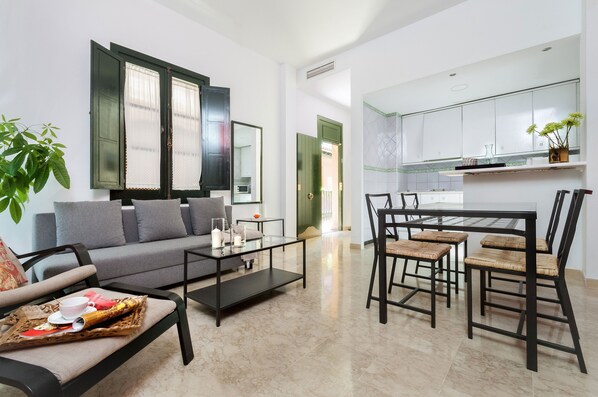 50-inch plasma TV with cable channels, TV - Corral de los Chícharos (Seville)