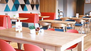 Petit déjeuner complet compris tous les jours