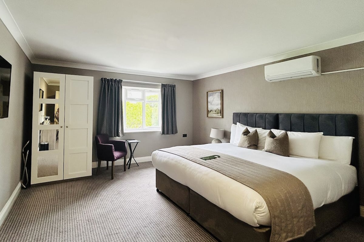 Executive Room, 1 King Bed, Non Smoking, River View