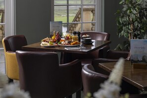 Restaurant - The Riverside (Salisbury)