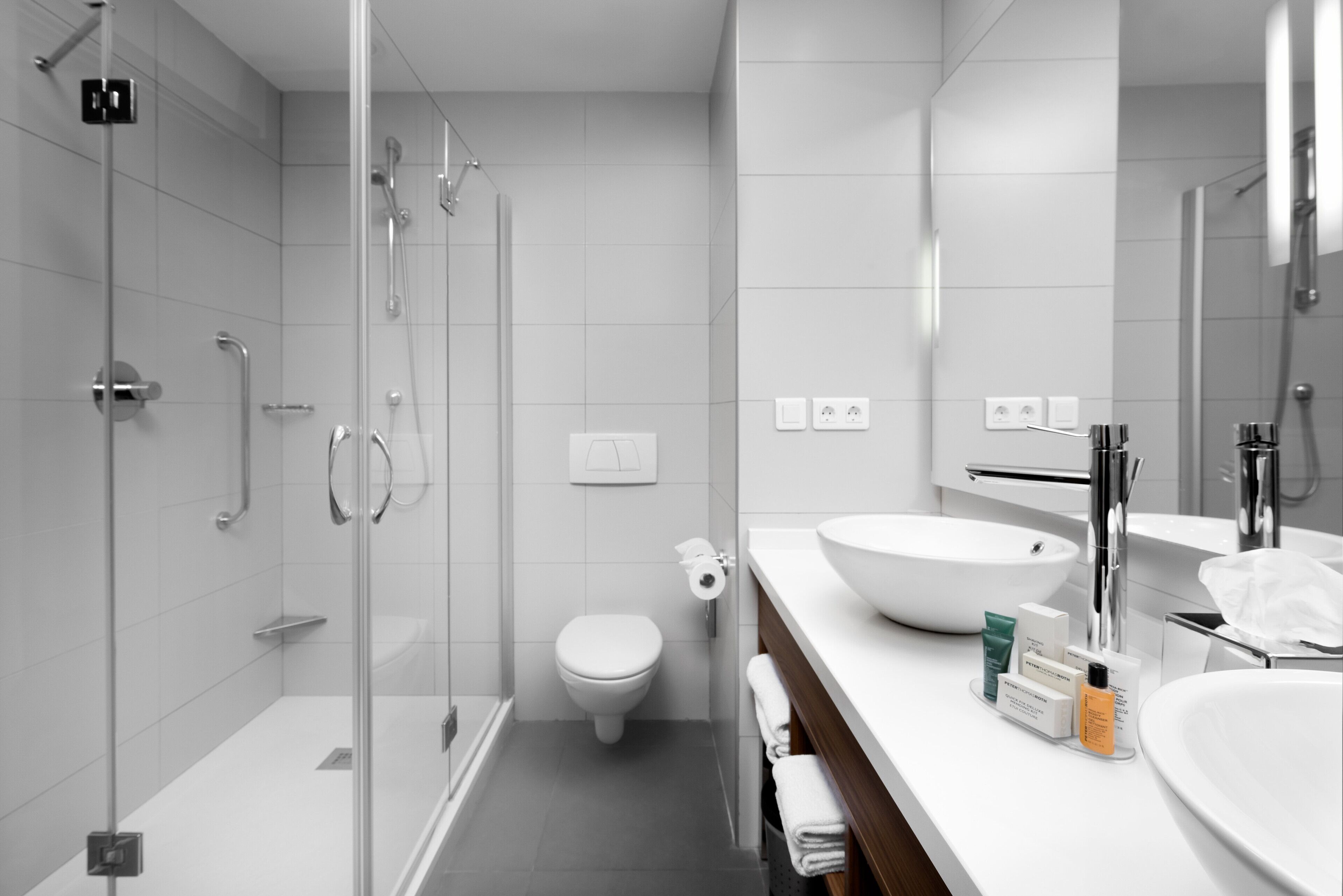 shower, free toiletries, bidet, towels