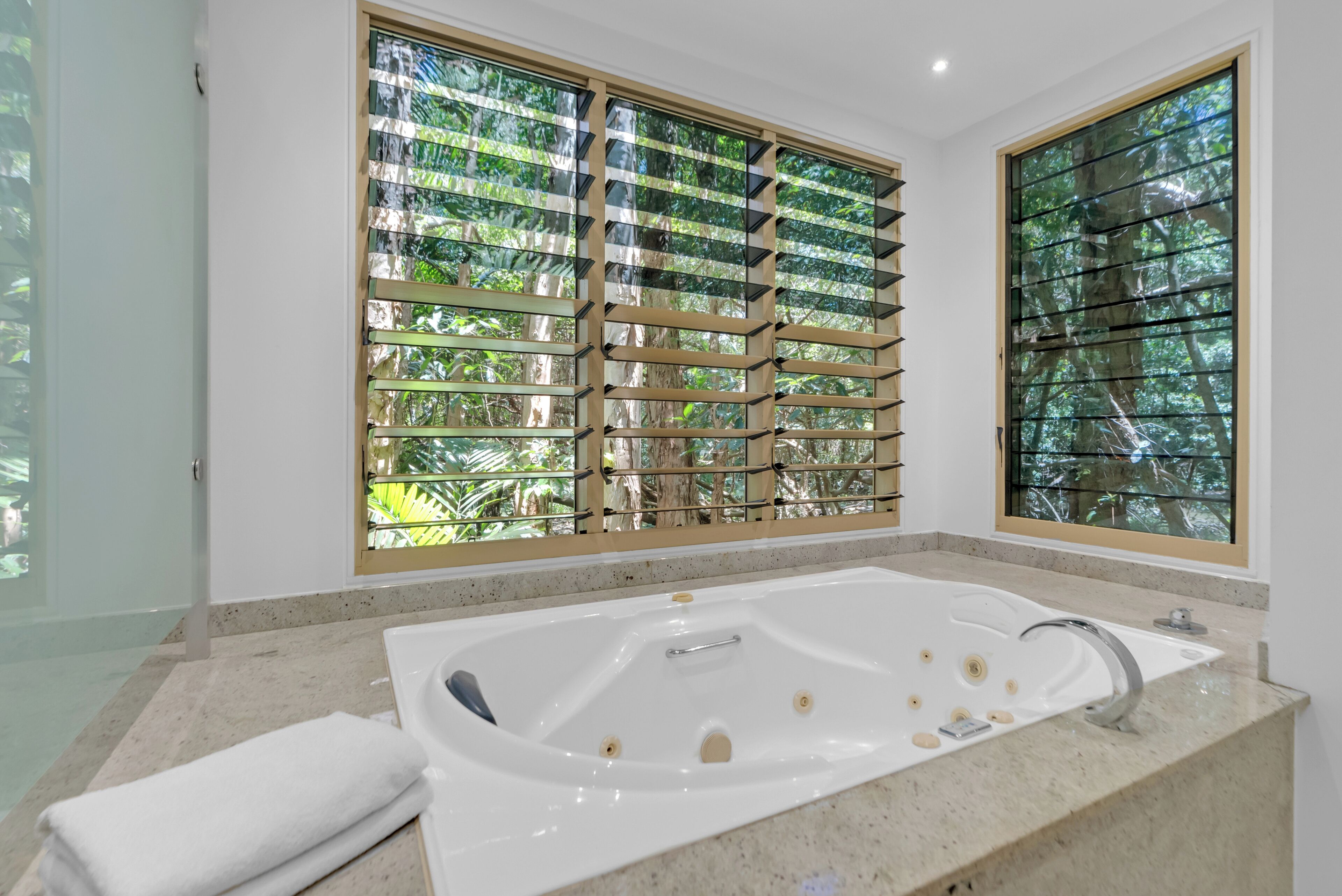 1 bedroom private retreat | private spa tub
