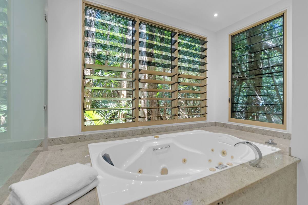 1 bedroom private retreat | private spa tub
