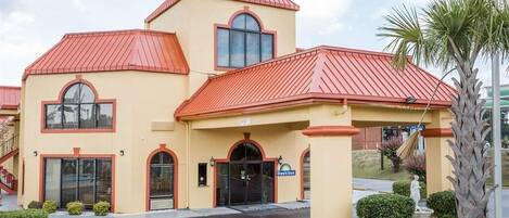 المنشأة من الخارج