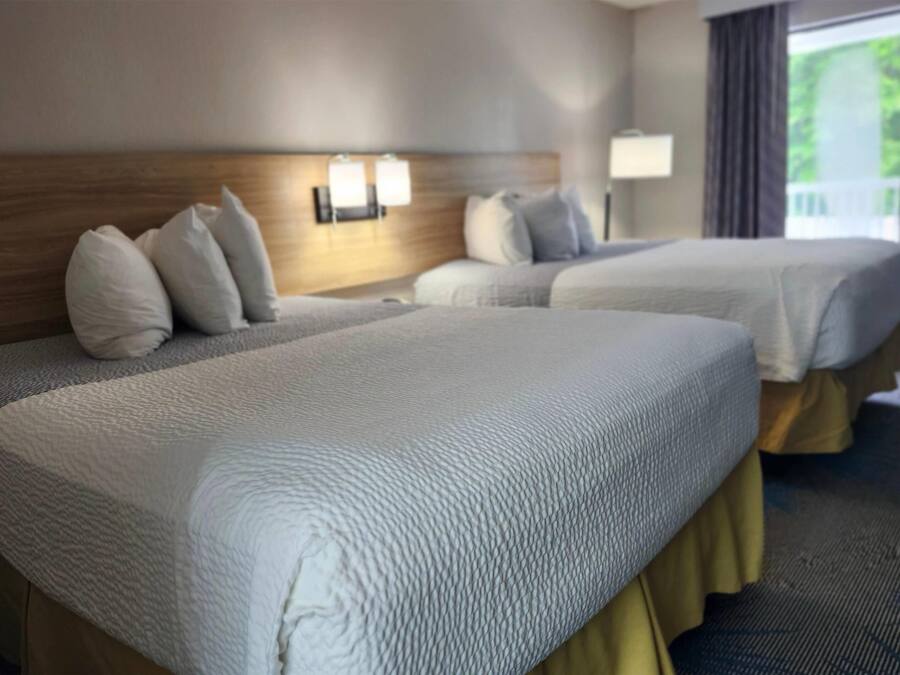 Habitació, 2 llits de matrimoni, no fumadors | Escriptori, espai de treball apte per a portàtils i cortines opaques