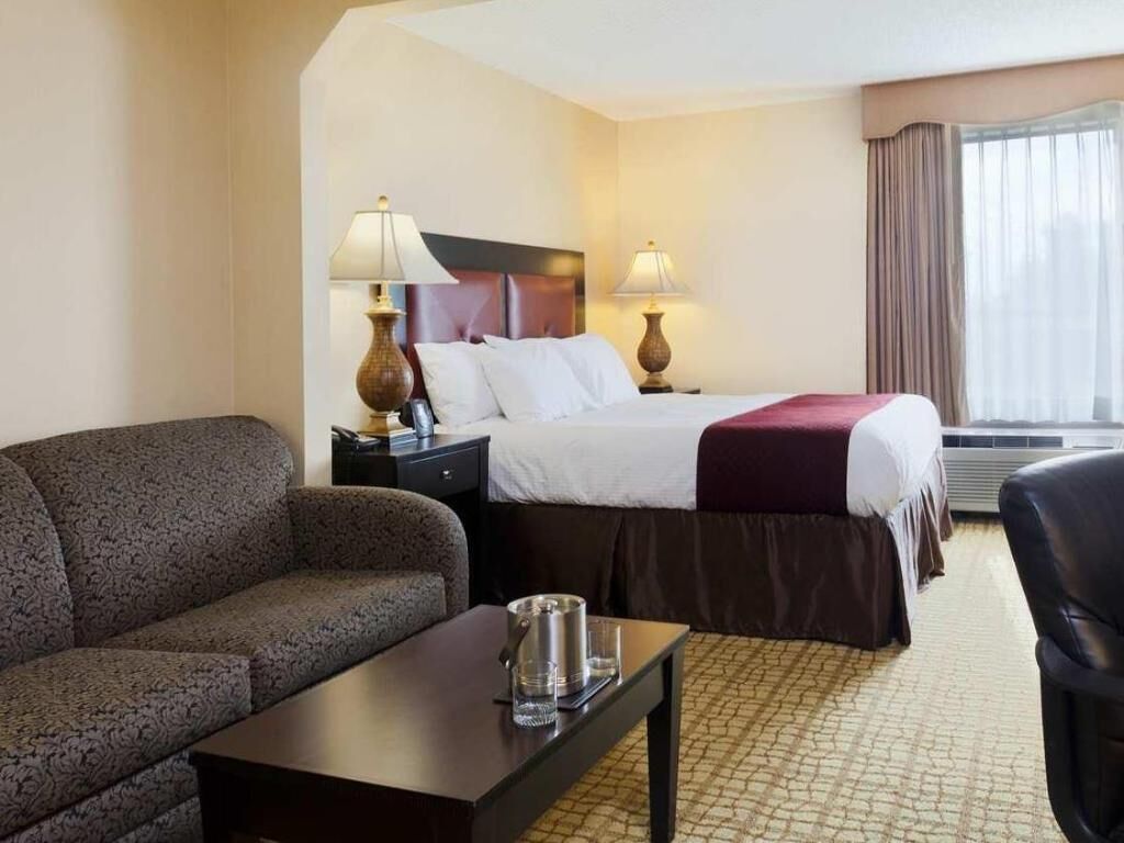 In-room safe, desk, free cribs/infant beds, free WiFi