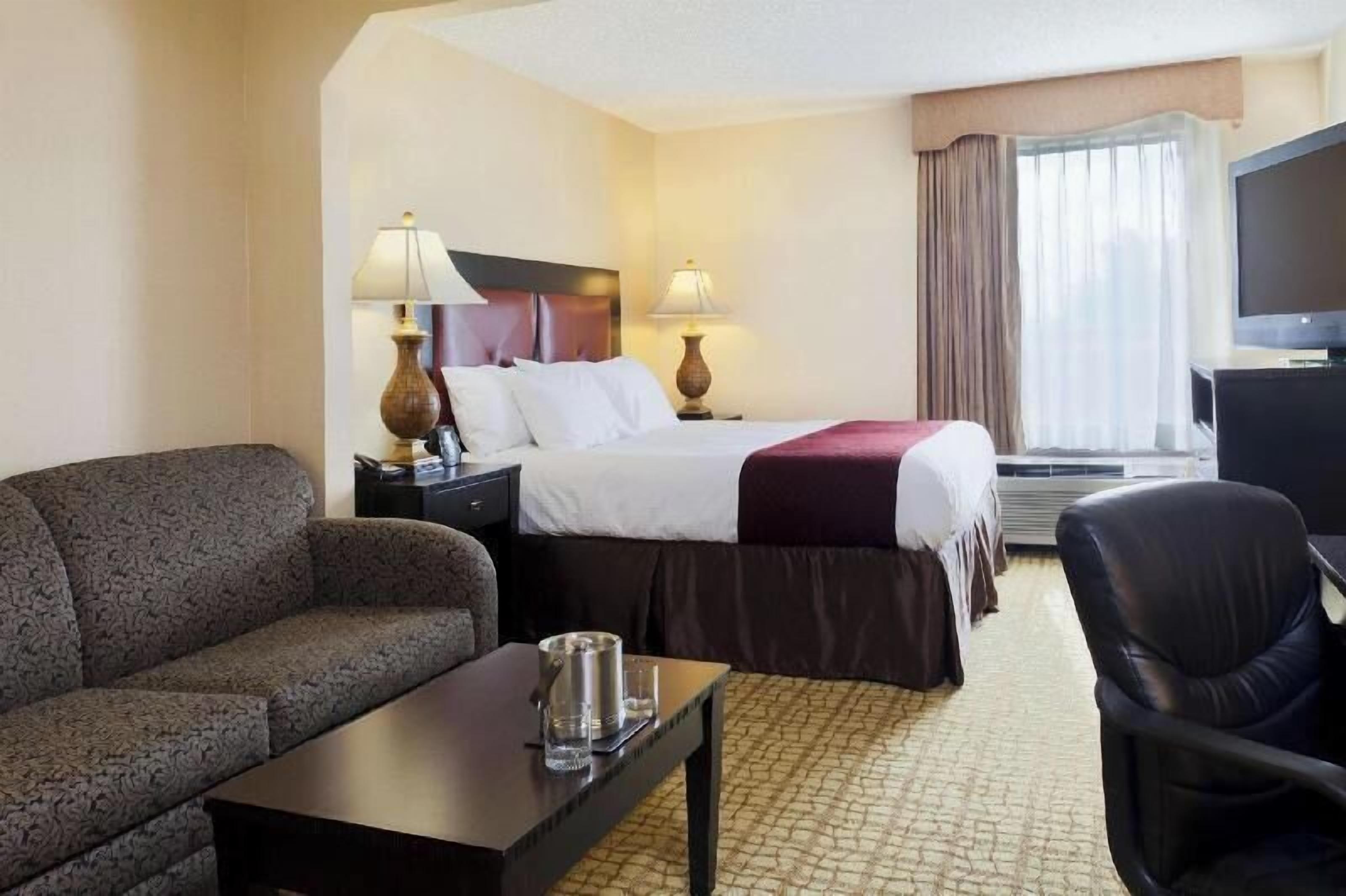 In-room safe, desk, free cribs/infant beds, free WiFi