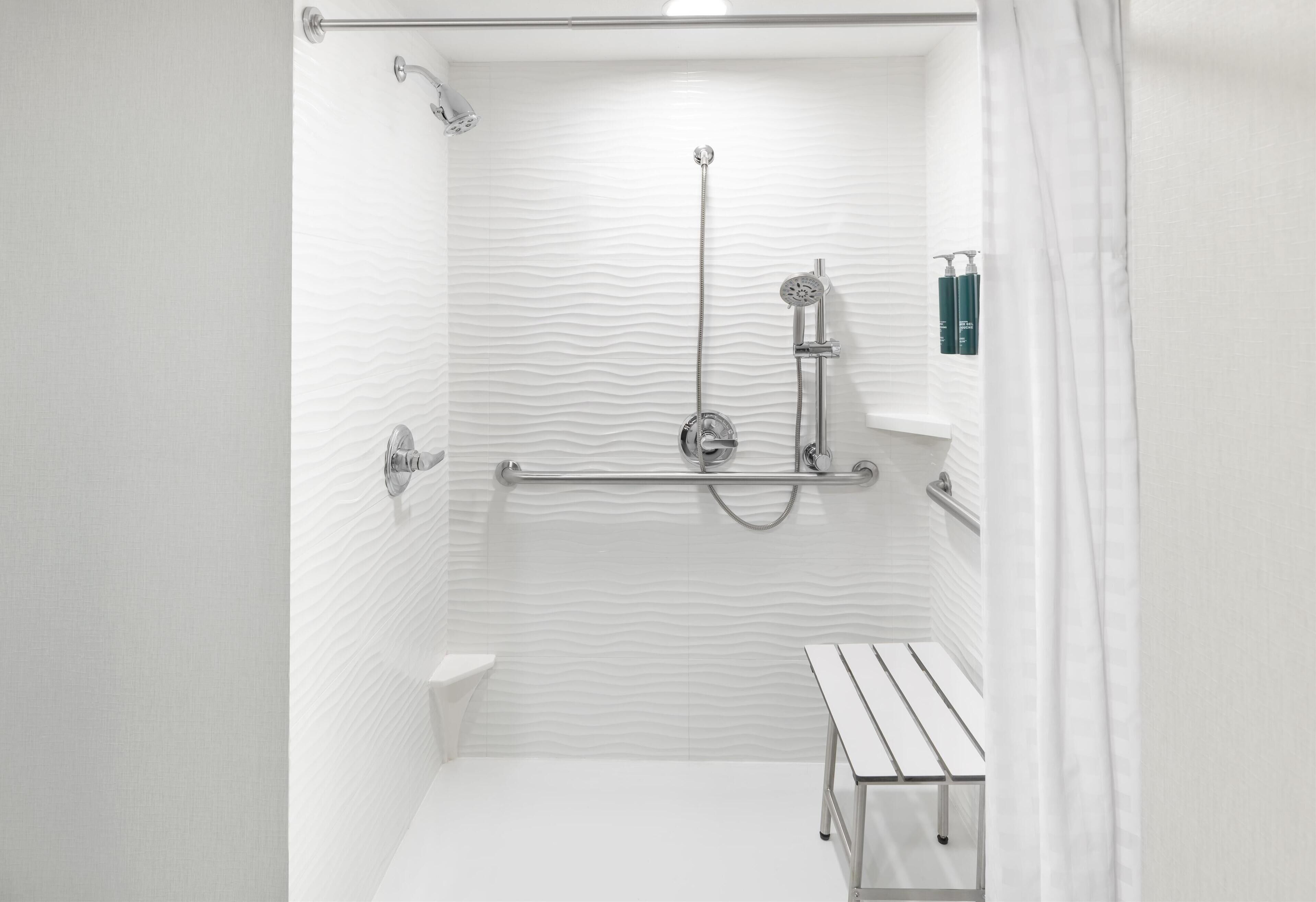 room, accessible, non smoking | bathroom shower