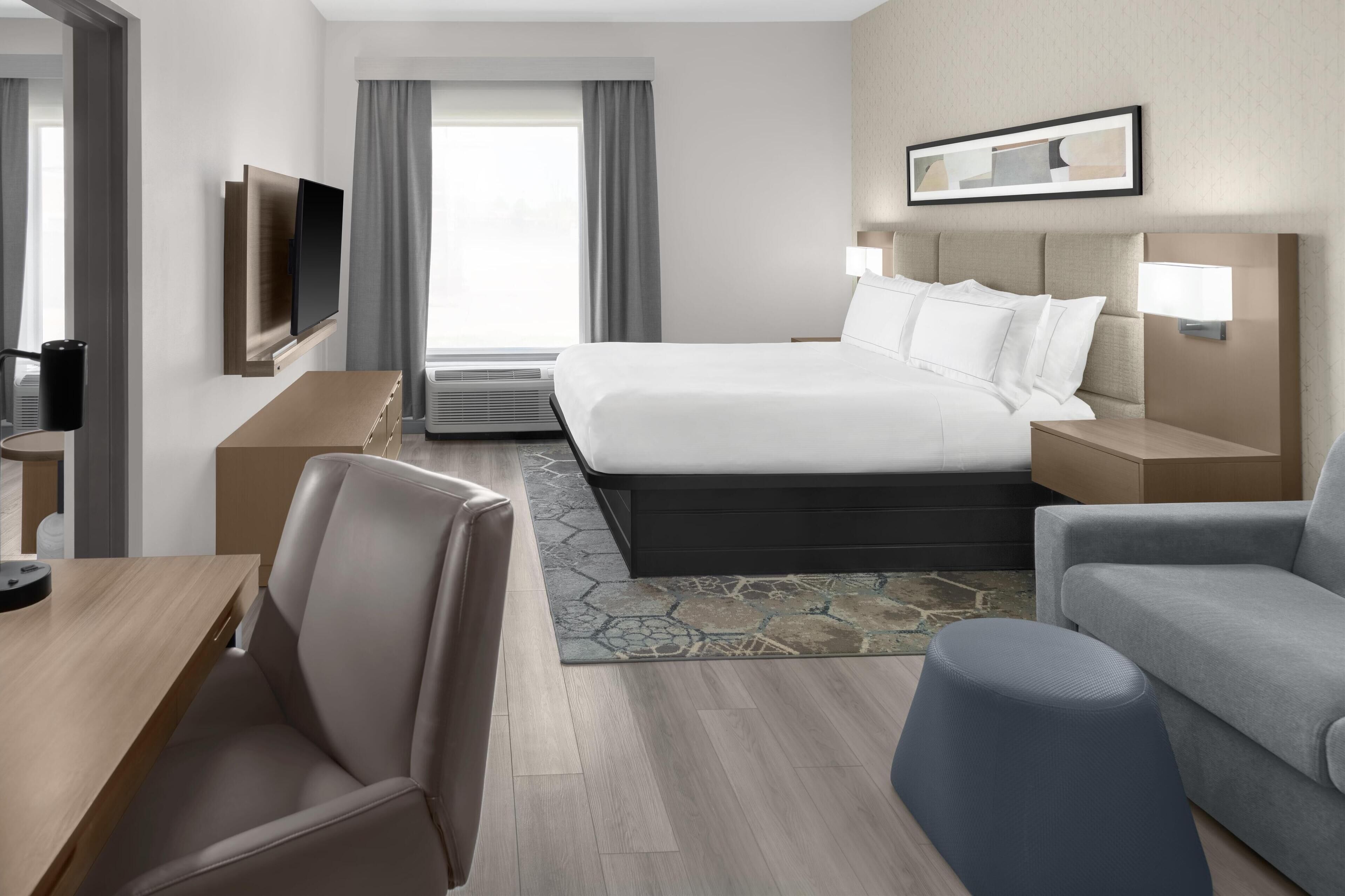 suite, 2 bedrooms, non smoking, connecting rooms | living area | 42-inch lcd tv with cable channels, tv