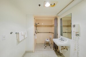 Salle de bain accessible aux personnes à mobilité réduite