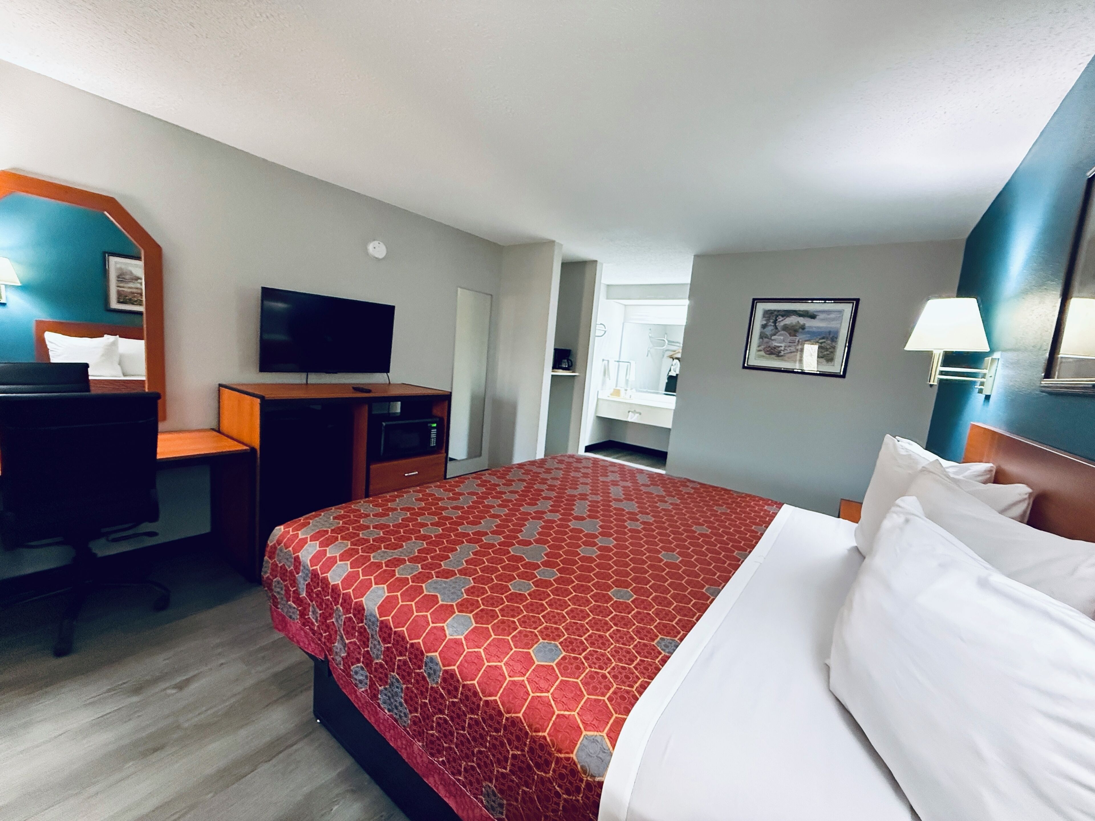 مكتب وواي فاي مجانًا وملاءات أسرّة