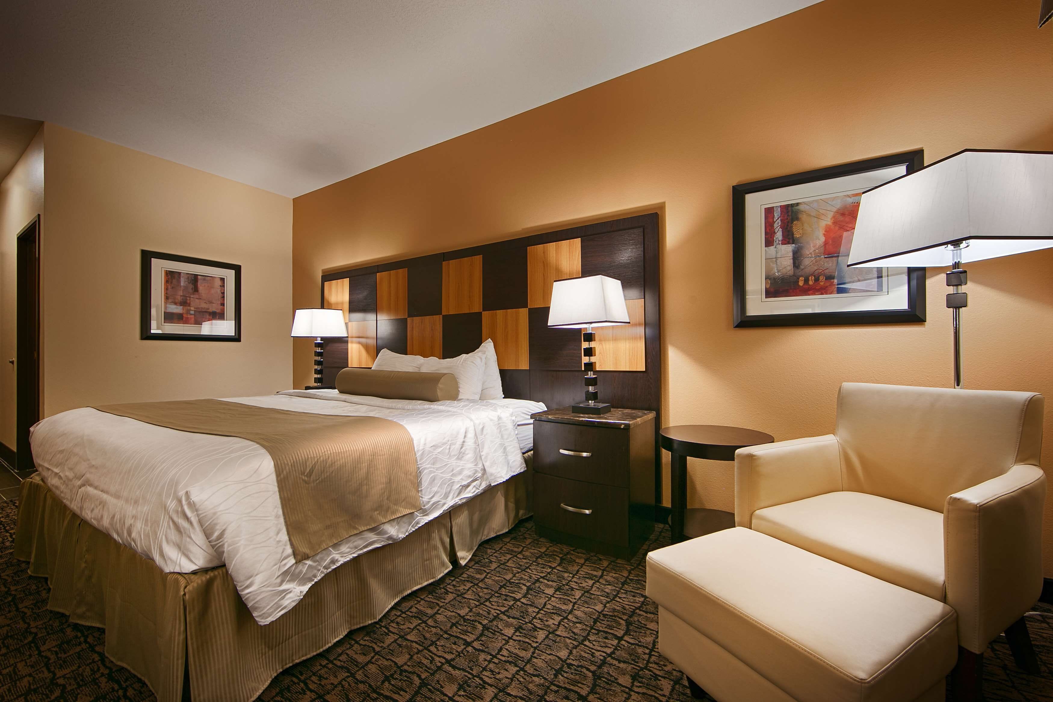 desk, iron/ironing board, free cots/infant beds, rollaway beds