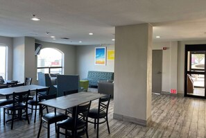 Lobby - Days Inn by Wyndham Dallas Garland West (Garland)
