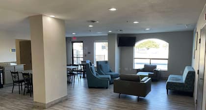 Days Inn by Wyndham Dallas Garland West