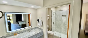 Brentwood Inn & Suites