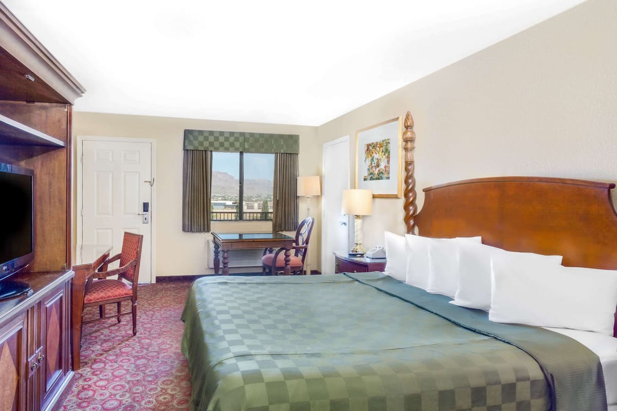 Standard Room, 1 King Bed | Blackout drapes, free cribs/infant beds, free WiFi, bed sheets