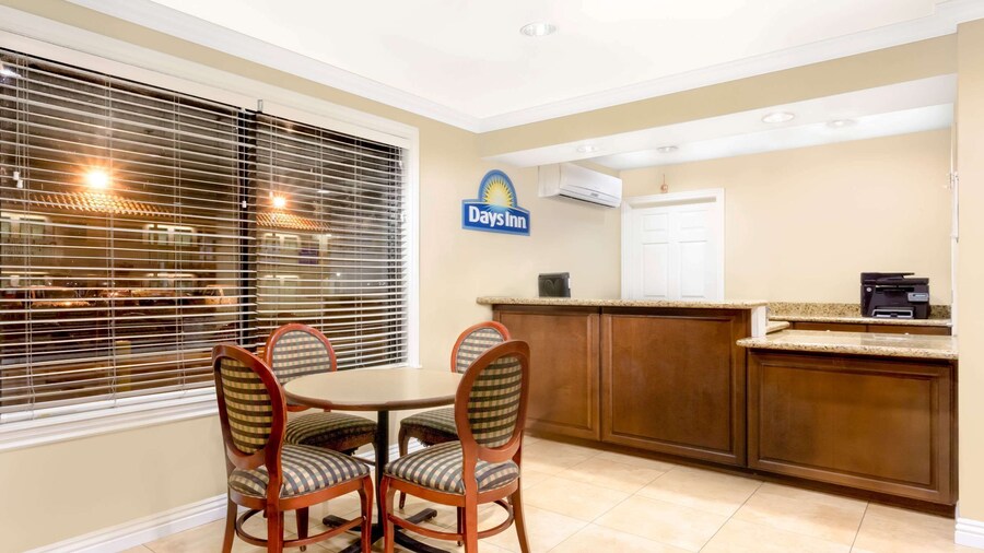 Days Inn by Wyndham Kingman East