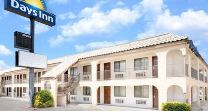 Days Inn by Wyndham Kingman East