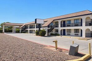 Property entrance - Kingman Inn Route 66 I-40 (Kingman)