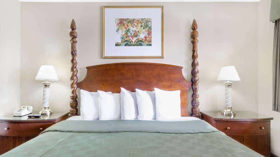 Days Inn by Wyndham Kingman East