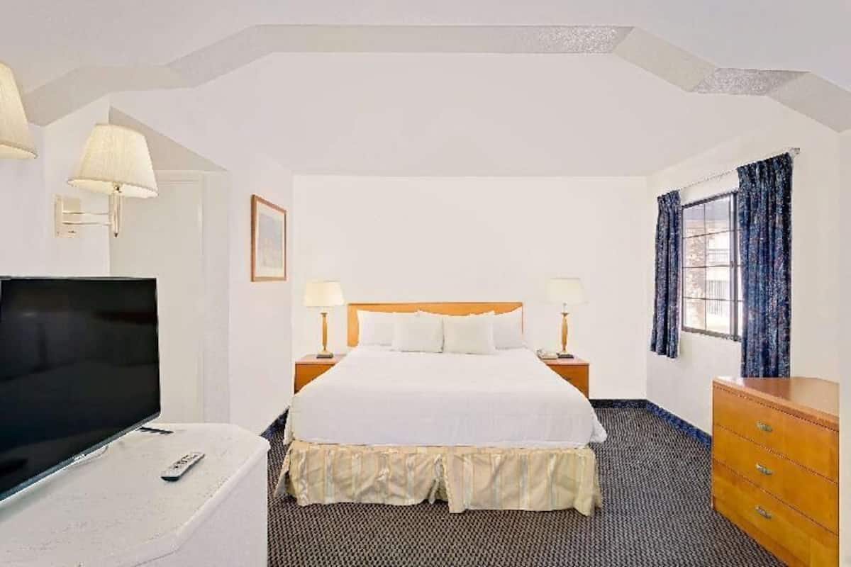Desk, free WiFi, bed sheets, alarm clocks