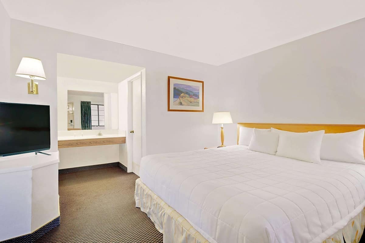 Desk, free WiFi, bed sheets, alarm clocks
