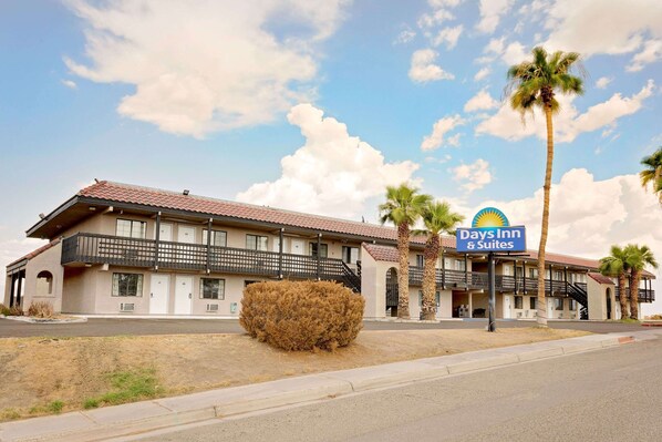 Exterior - Days Inn & Suites by Wyndham Needles (Needles)