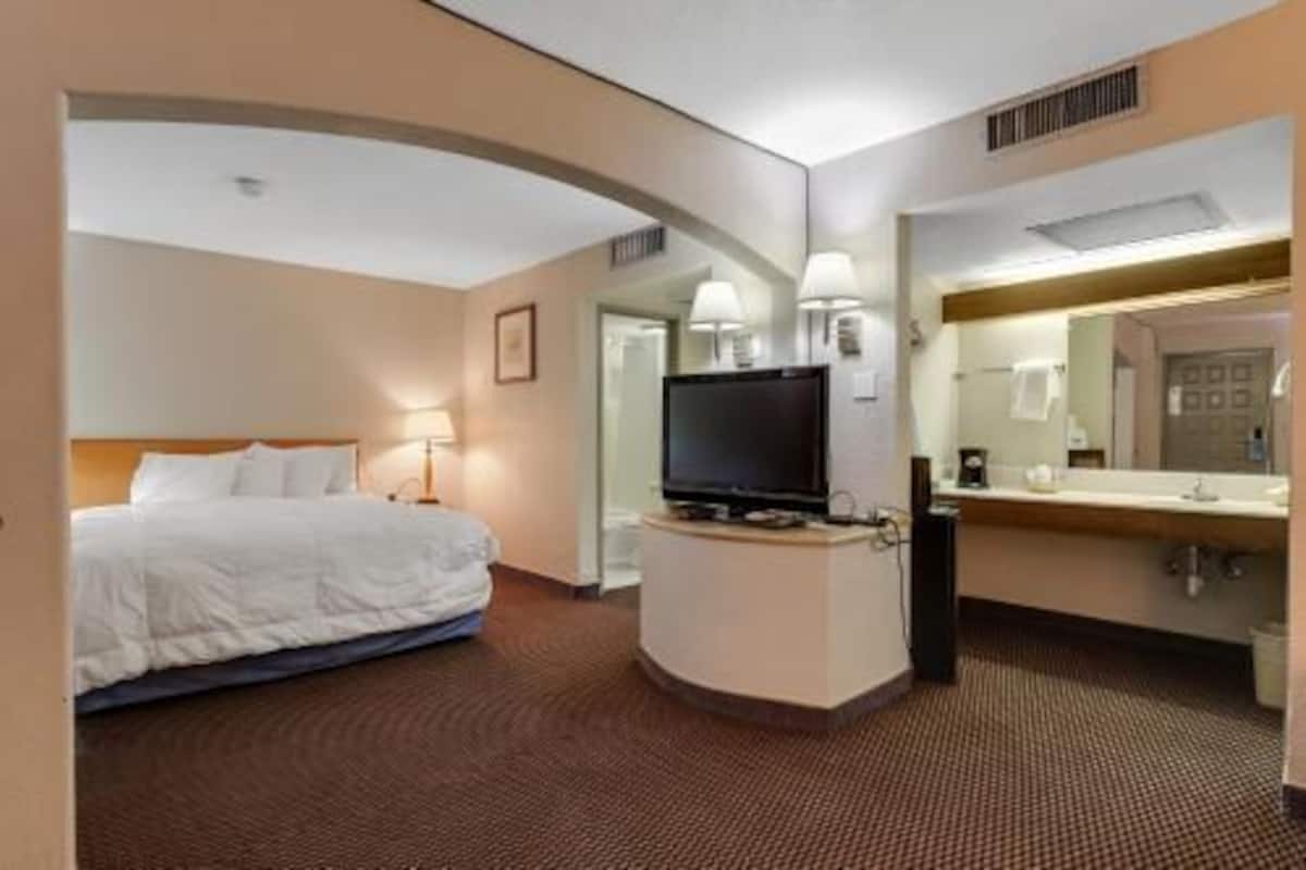 Desk, free WiFi, bed sheets, alarm clocks
