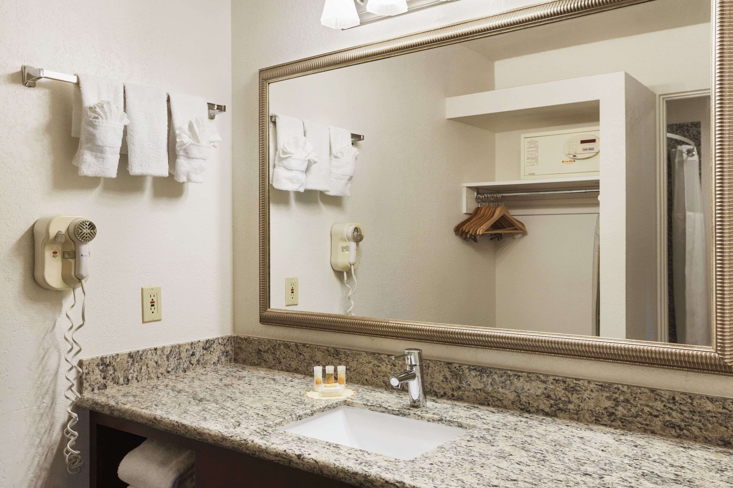 Photo - Days Inn by Wyndham Oceanside