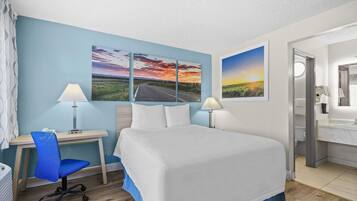 Schreibtisch, laptopgeeigneter Arbeitsplatz, Bügeleisen/Bügelbrett