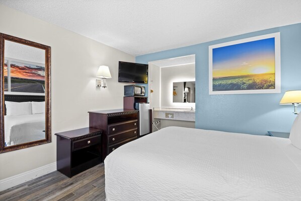 Room, 1 Queen Bed, Non Smoking (Second Floor) | Desk, laptop workspace, iron/ironing board, rollaway beds