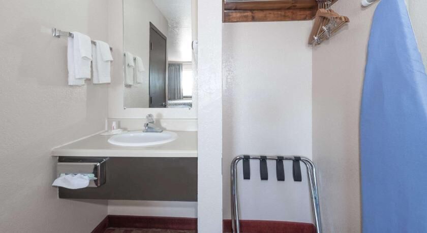 Bathroom | Free toiletries, hair dryer, towels