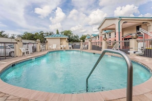 Piscina externa sazonal