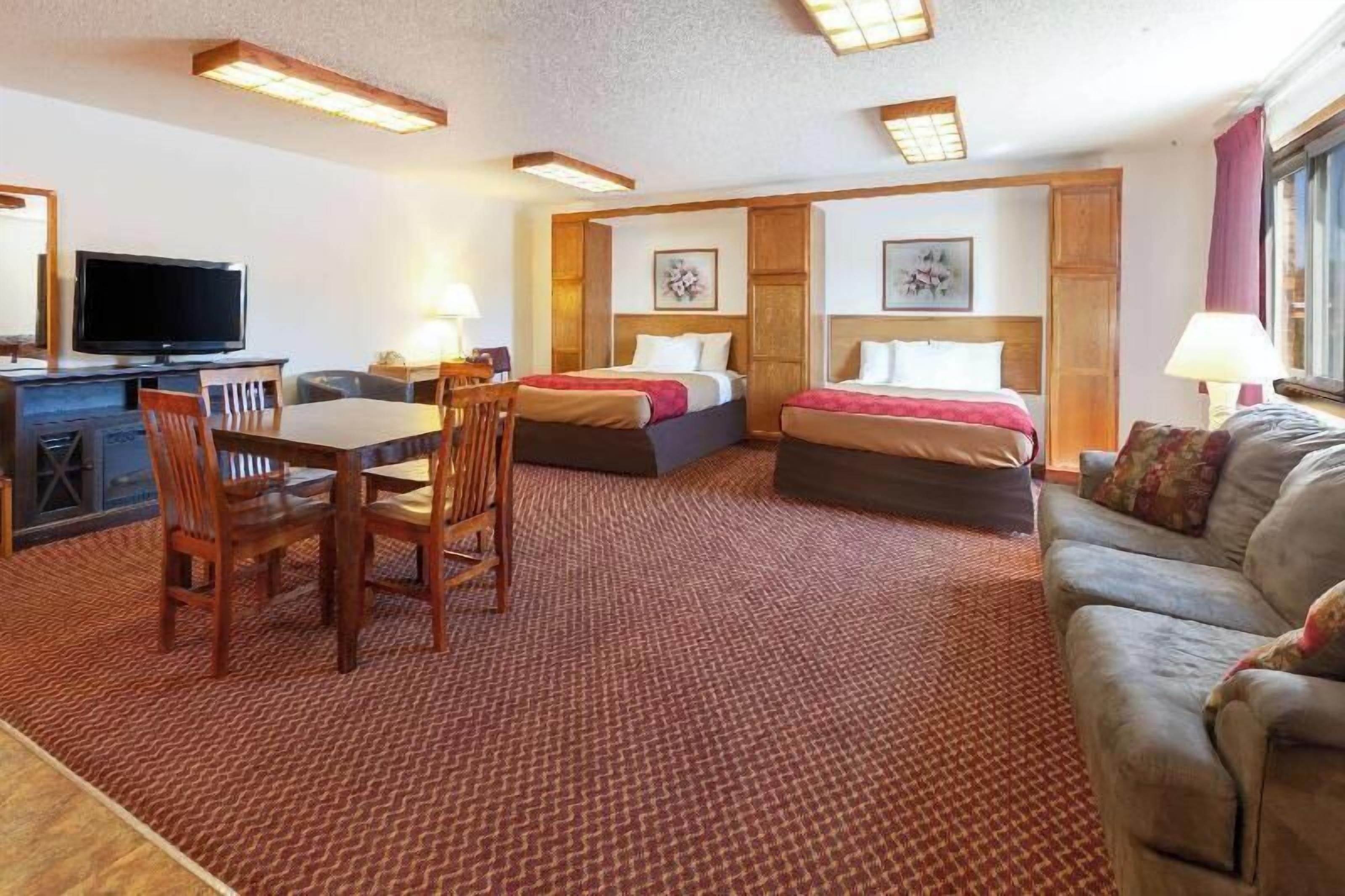Desk, soundproofing, iron/ironing board, free WiFi