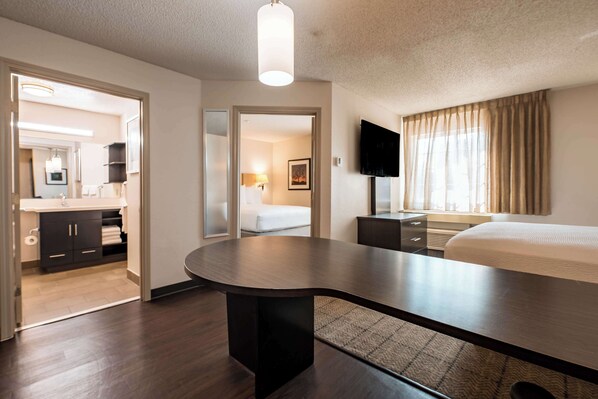 Individually decorated, individually furnished, desk, laptop workspace - Sonesta Simply Suites Fort Worth (Fort Worth)