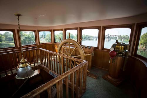 Room (Captains Quarters) | Extra beds
