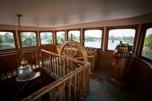 Room (Captains Quarters) | Extra beds