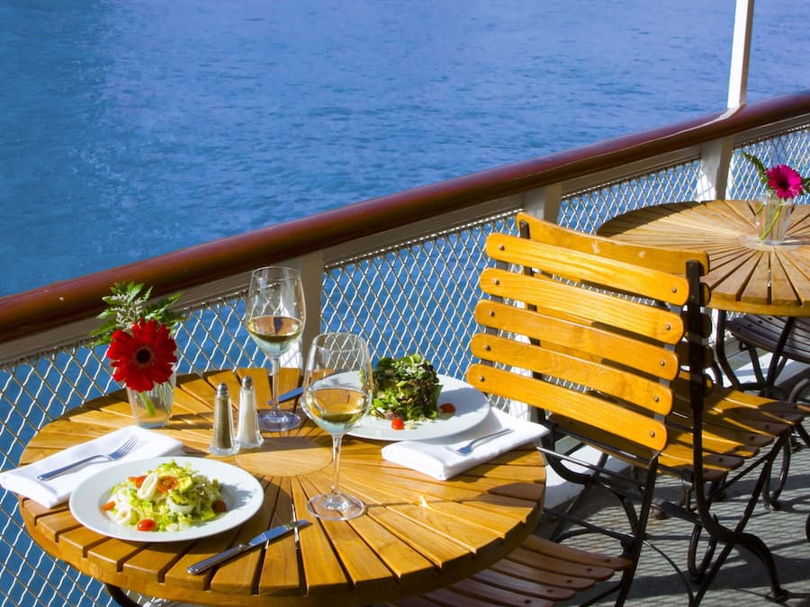 Café da manhã, almoço e jantar; culinária americana