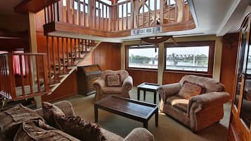 ห้องพัก (Captains Quarters) | เตียงเสริม