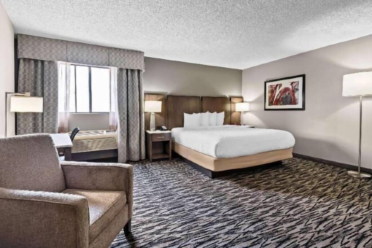 Caja de seguridad en la habitación y escritorio