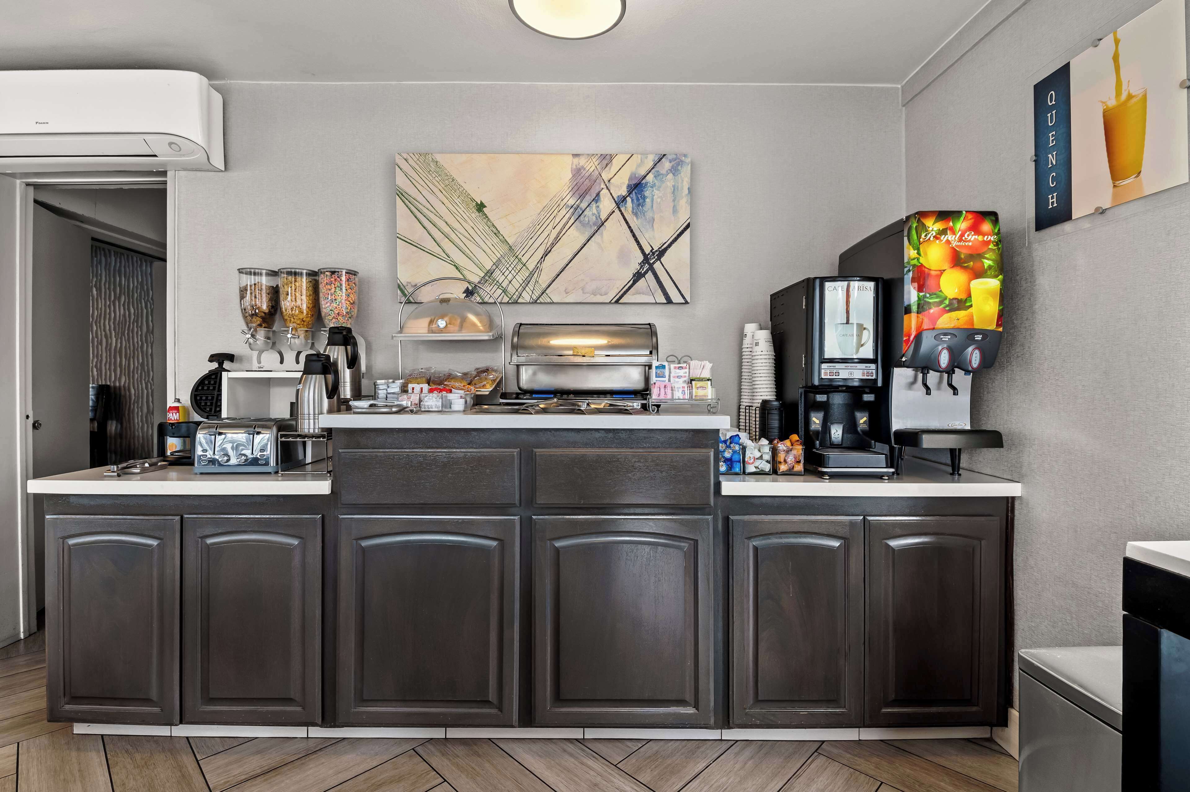 free daily full breakfast