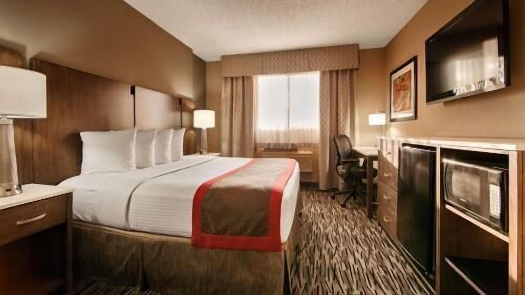 In-room safe, desk, iron/ironing board, free cots/infant beds