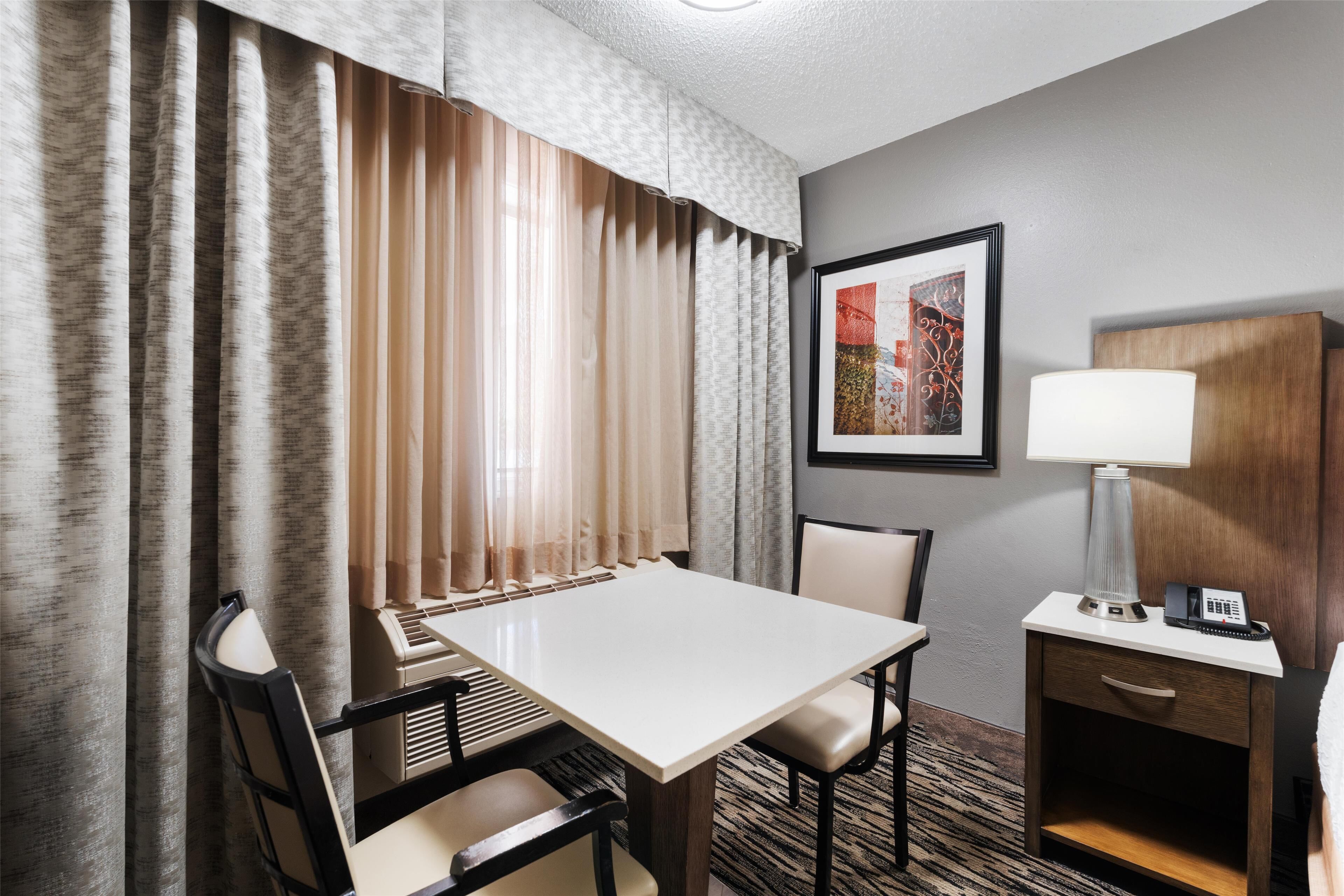 standard room, 1 king bed, accessible, non smoking | 1 bedroom, in-room safe, desk, iron/ironing board