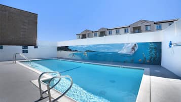 Outdoor pool, pool loungers