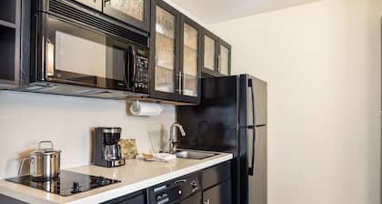 Sonesta Simply Suites Dallas Las Colinas