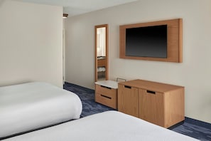 Desk, iron/ironing board, cots/infant beds, rollaway beds - Fairfield Inn & Suites by Marriott Detroit Farmington Hills (Farmington Hills)