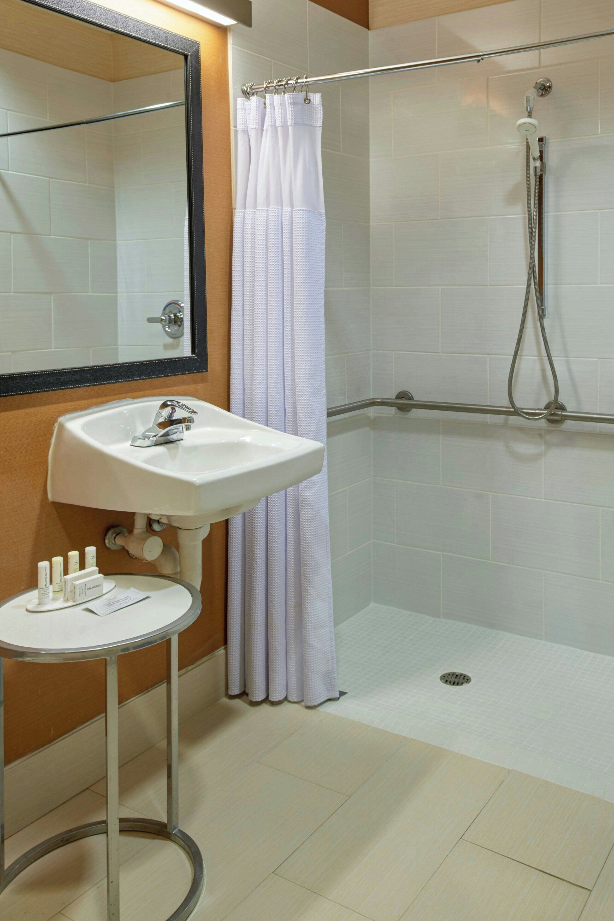 combined shower/bathtub, free toiletries, hair dryer, towels
