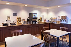Tägliches inbegriffenes kontinentales Frühstück