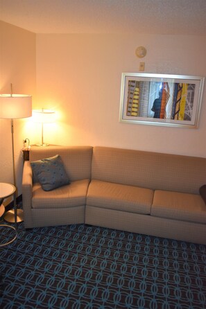32-inch flat-screen TV with cable channels, TV