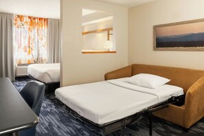 Executive Suite, 1 King Bed with Sofa bed | Pillowtop beds, desk, blackout drapes, iron/ironing board